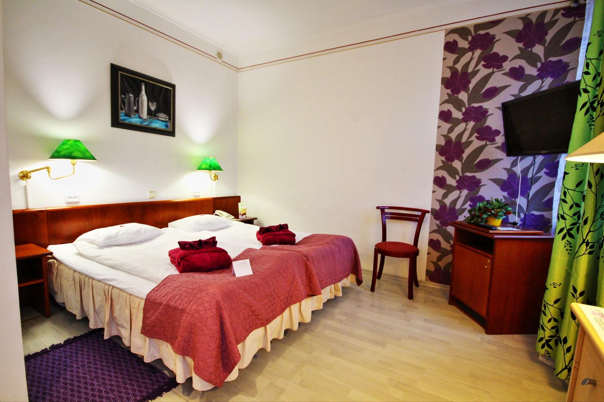 Nb Hotel With Free Parking Riga Bagian luar foto