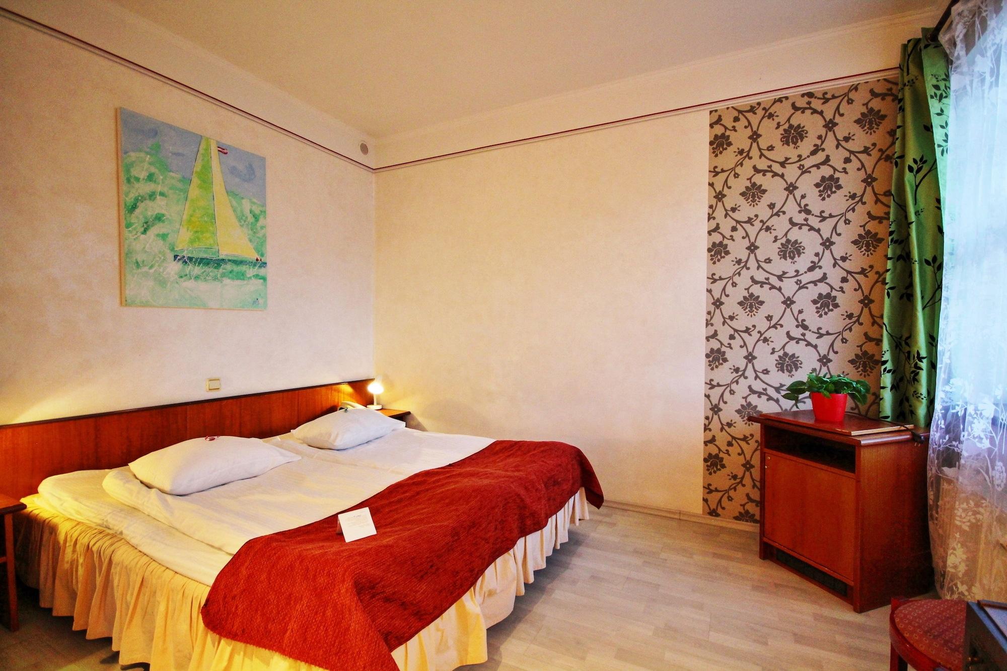 Nb Hotel With Free Parking Riga Bagian luar foto