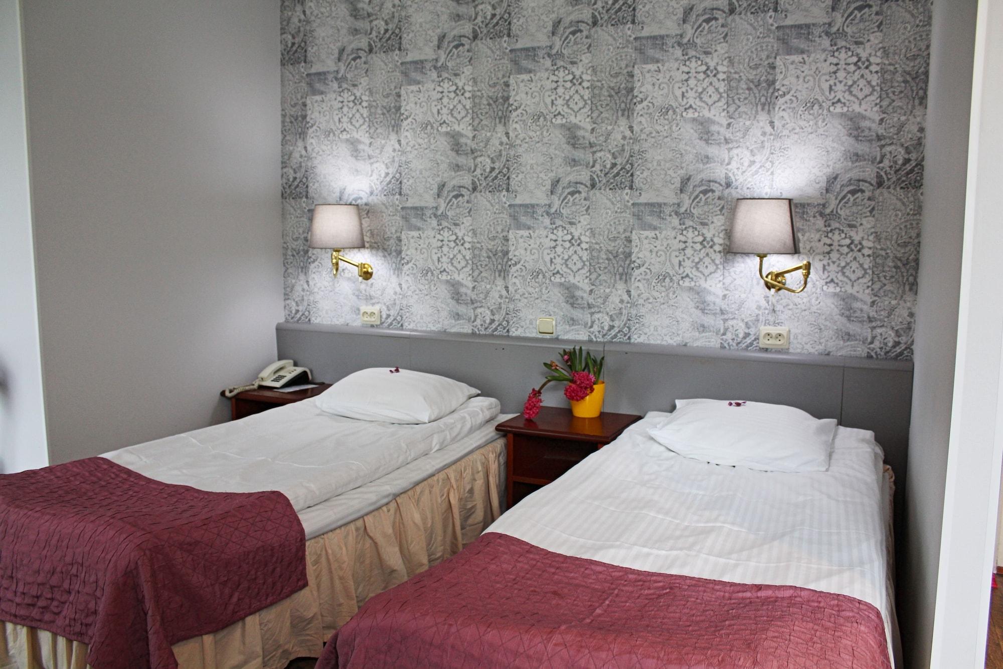 Nb Hotel With Free Parking Riga Bagian luar foto