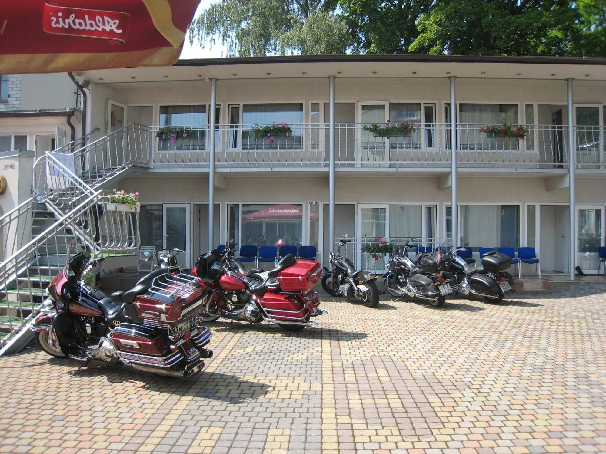 Nb Hotel With Free Parking Riga Bagian luar foto