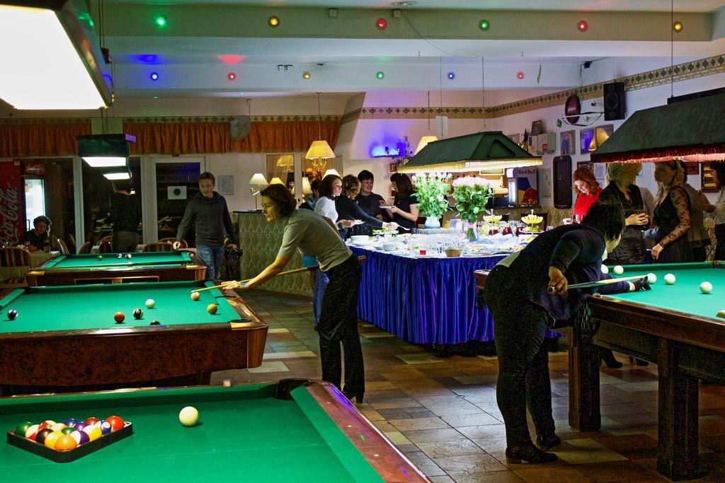 Nb Hotel With Free Parking Riga Bagian luar foto